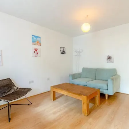 Spacious 1 Bed Apartment Near Shoreditch Park